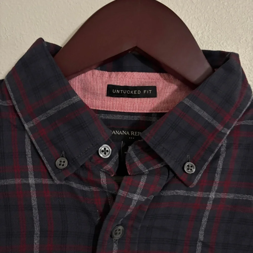 Banana Republic Men’s Button Down Untucked Fit Plaid Shirt Size Small Gray Red